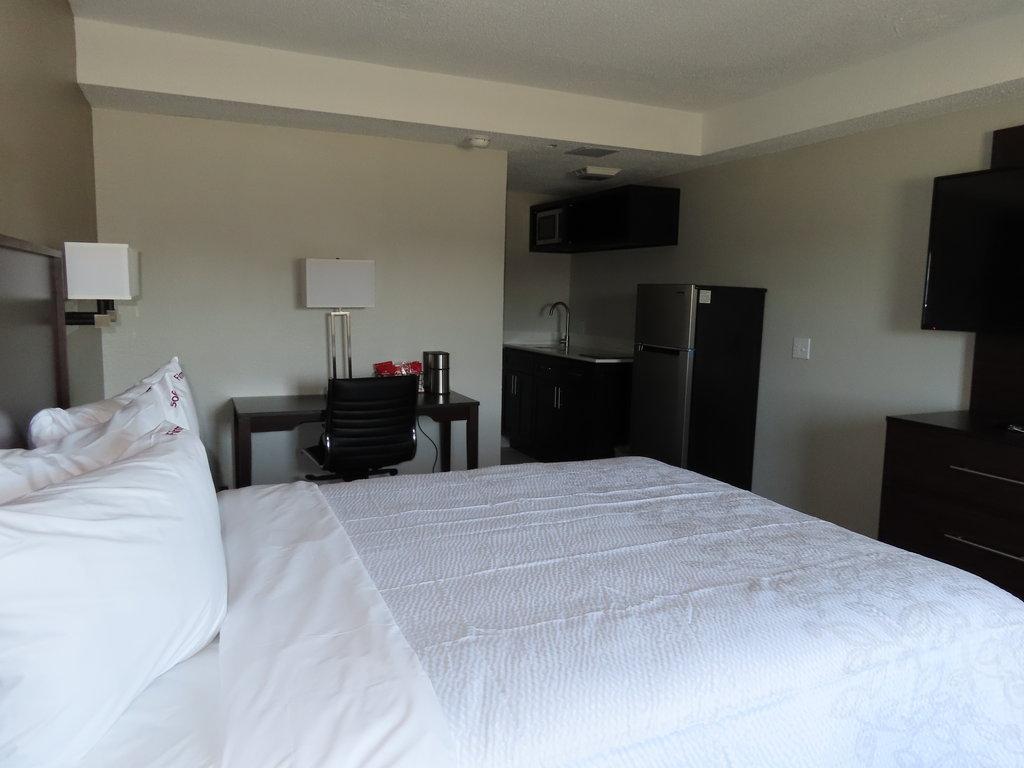 Red Roof Plus+ & Suites 이리 외부 사진