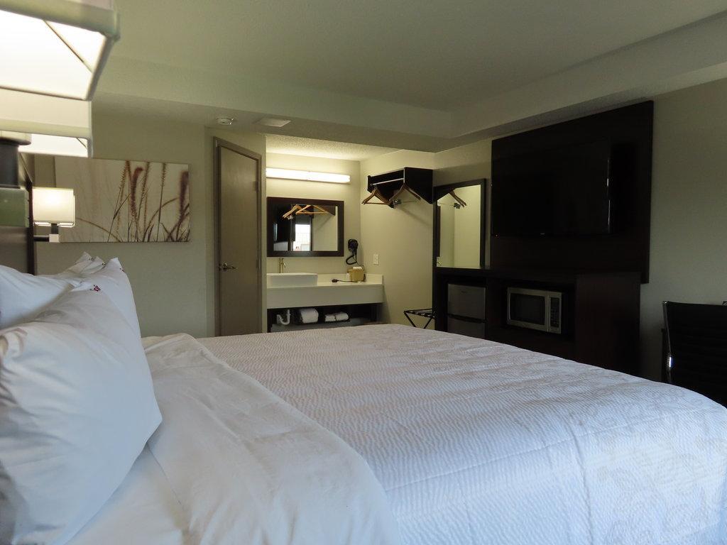 Red Roof Plus+ & Suites 이리 외부 사진