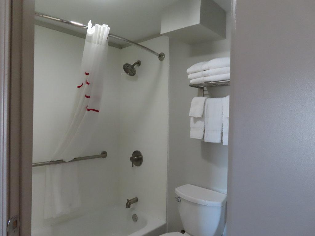 Red Roof Plus+ & Suites 이리 외부 사진