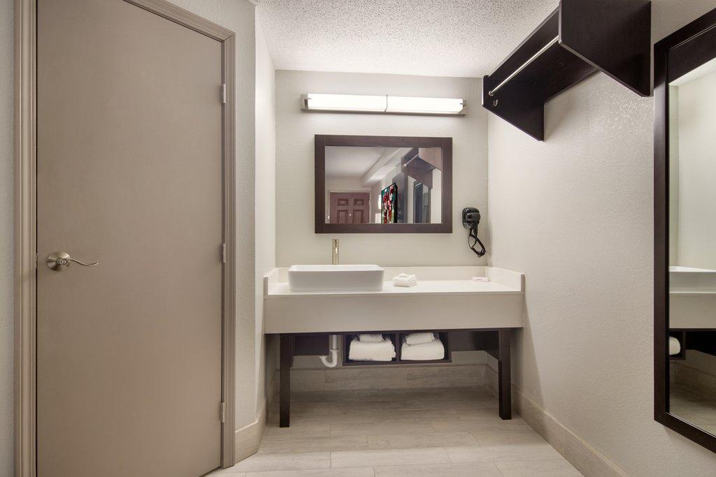 Red Roof Plus+ & Suites 이리 외부 사진