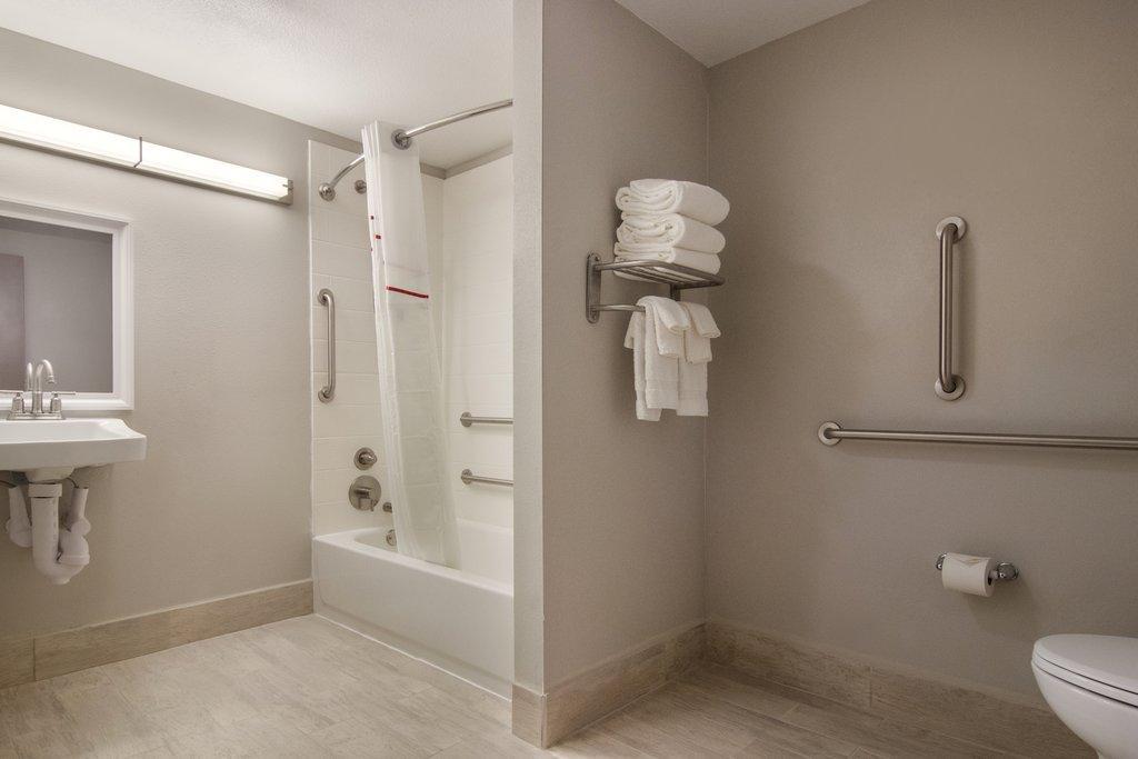 Red Roof Plus+ & Suites 이리 외부 사진